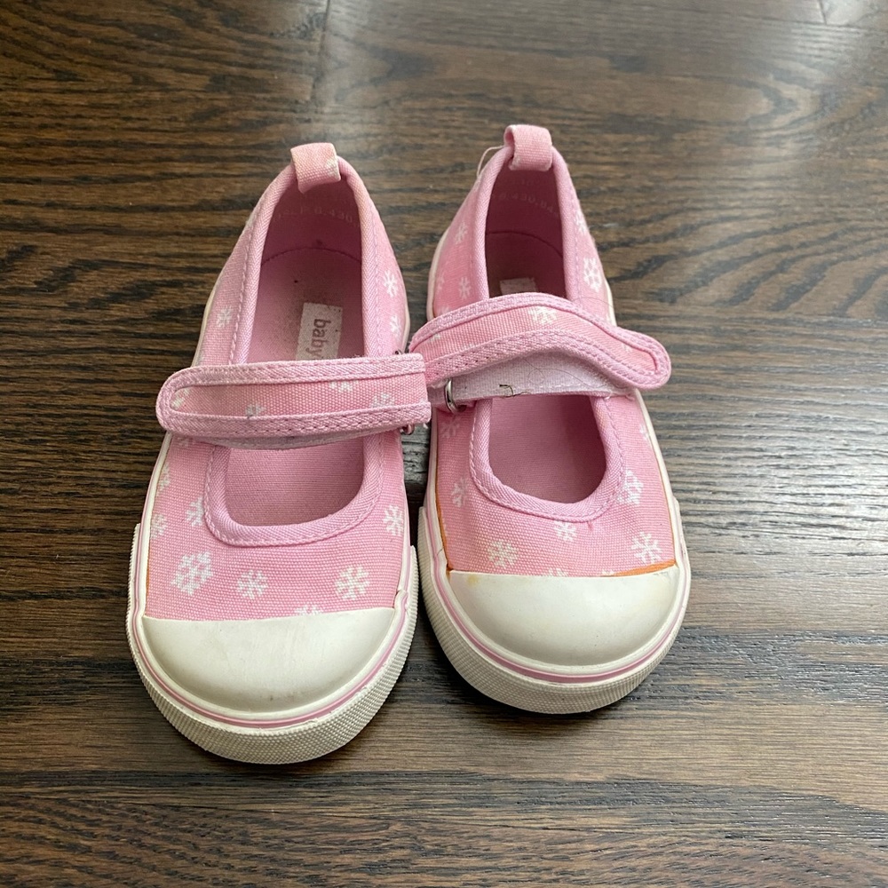 Gap size 7 sneakers
